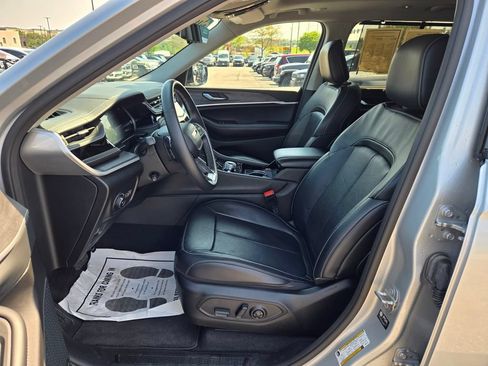 Used 2022 Jeep Grand Cherokee L Limited w/ Luxury Tech Group II AWD/4WD image 17