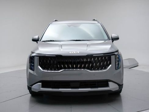 Used 2025 Kia Carnival EX FWD image 15
