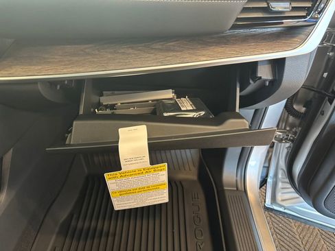 New 2026 Nissan Rogue Platinum image 31