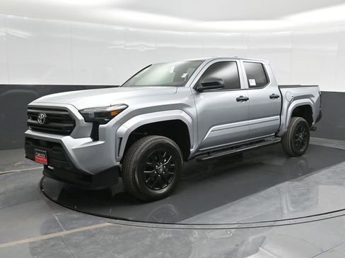 Used 2025 Toyota Tacoma SR image 8