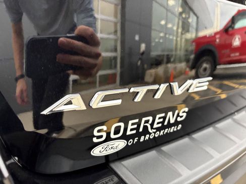 Used 2025 Ford Explorer Active AWD/4WD image 7