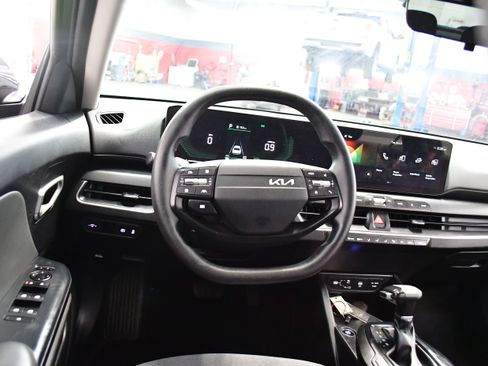 Used 2025 Kia K4 FWD image 8