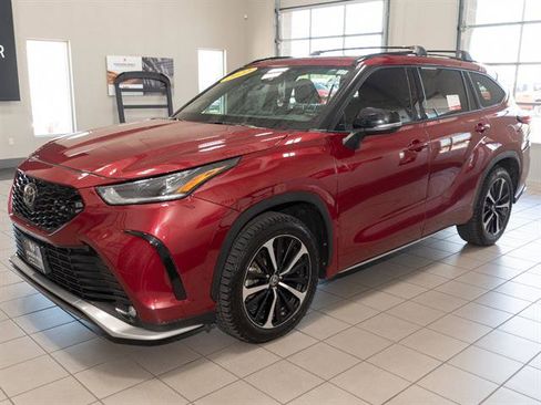 Used 2022 Toyota Highlander XSE AWD/4WD image 5