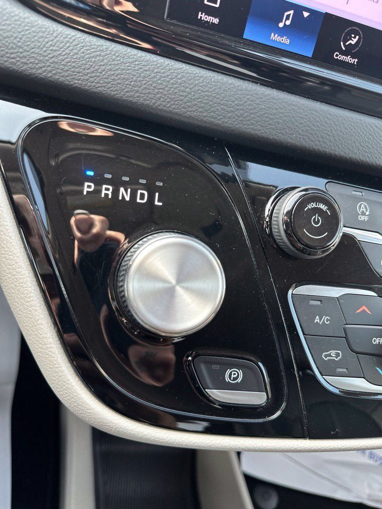 Used 2022 Chrysler Pacifica Touring-L FWD image 20