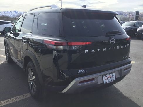 Used 2025 Nissan Pathfinder SL image 4