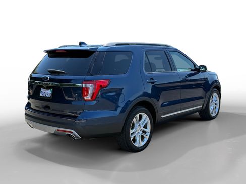 Used 2016 Ford Explorer XLT w/ Equipment Group 202A FWD image 5