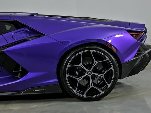 Used 2024 Lamborghini Revuelto image 12