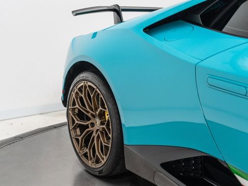 Used 2019 Lamborghini Huracan Performante AWD/4WD image 27