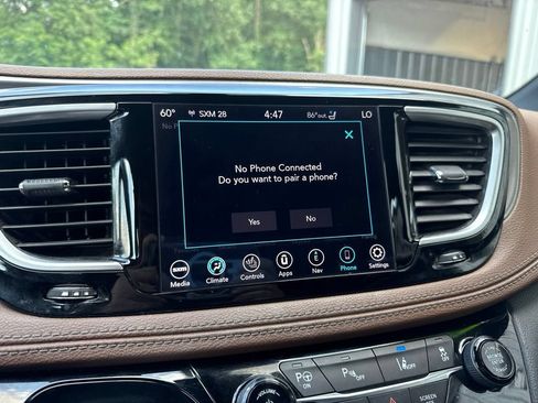 Used 2020 Chrysler Pacifica Limited w/ Advanced Safetytec Group FWD image 27