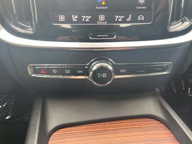 Certified 2025 Volvo S60 B5 Plus AWD/4WD image 27