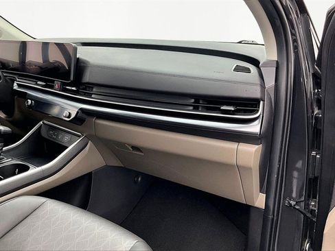 Used 2025 Kia Carnival image 17