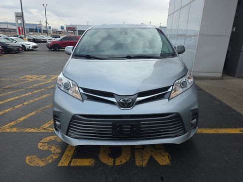 Used 2020 Toyota Sienna XLE image 10