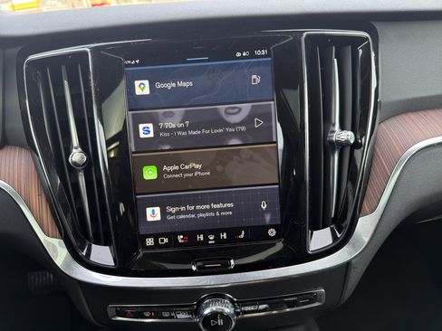 Used 2025 Volvo V60 B5 Cross Country Plus image 9