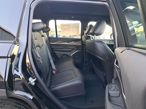 New 2025 Jeep Grand Cherokee Limited w/ Luxury Tech Group II AWD/4WD image 15
