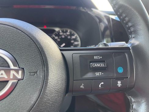 Used 2022 Nissan Pathfinder SV AWD/4WD image 26