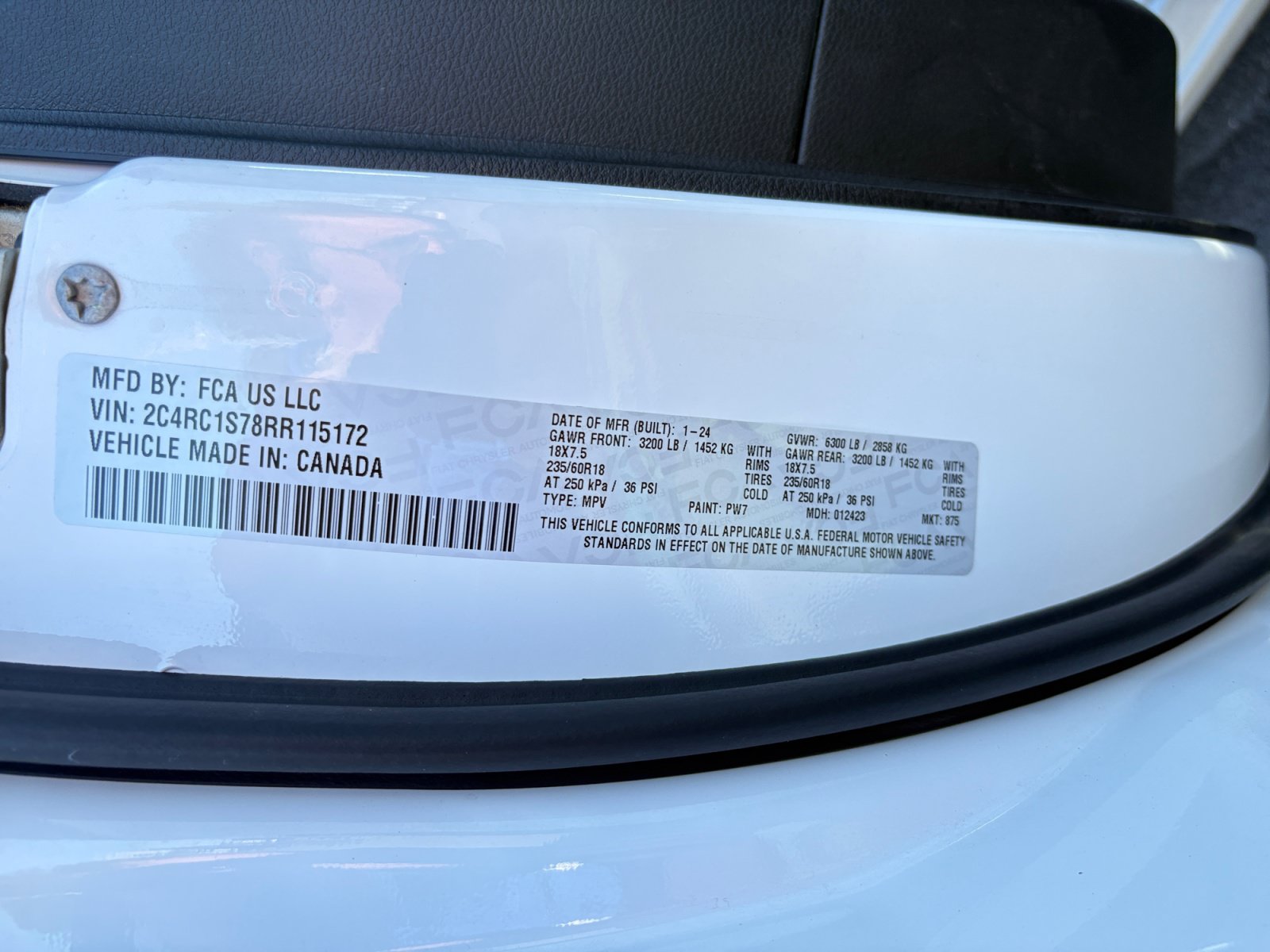 Used 2024 Chrysler Pacifica Limited FWD image 24