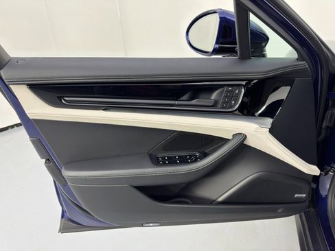 Used 2025 Porsche Panamera 4S w/ Premium Package image 44