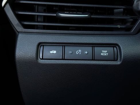 Used 2025 Nissan Altima 2.5 SV FWD image 23