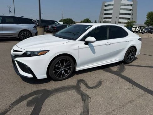 Used 2021 Toyota Camry SE AWD/4WD image 6