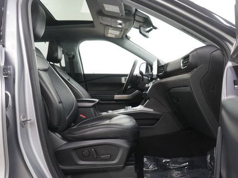 Used 2021 Ford Explorer Limited w/ Equipment Group 301A image 11