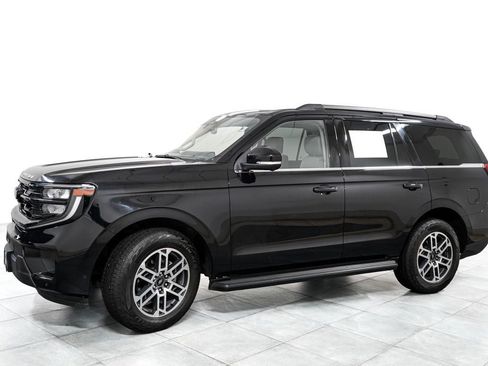 Certified 2025 Ford Expedition Active AWD/4WD image 4