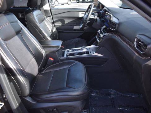 Used 2023 Ford Explorer Limited image 16