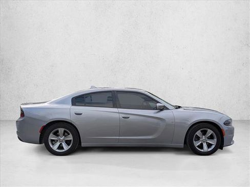Used 2017 Dodge Charger SXT image 6