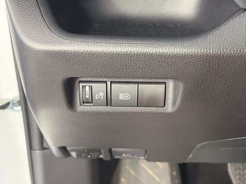 Used 2025 Toyota RAV4 XLE AWD/4WD image 25
