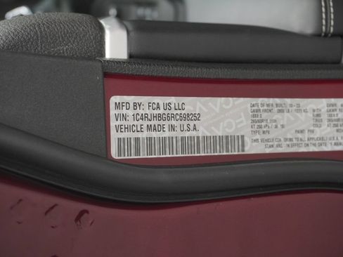 Used 2024 Jeep Grand Cherokee Limited w/ Luxury Tech Group II AWD/4WD image 54
