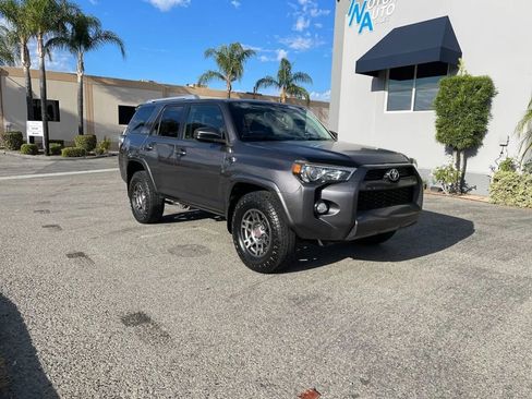 Used 2015 Toyota 4Runner SR5 image 3