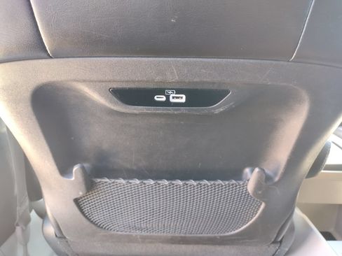 Used 2023 Chrysler Pacifica Touring-L FWD image 23