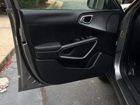 Used 2025 Kia Soul LX w/ LX Technology Package image 25