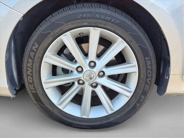Used 2012 Toyota Camry XLE w/ Convenience Pkg FWD image 10