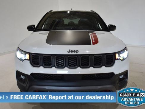 Used 2025 Jeep Compass Trailhawk AWD/4WD image 2