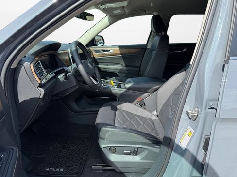 New 2026 Volkswagen Atlas SE image 9