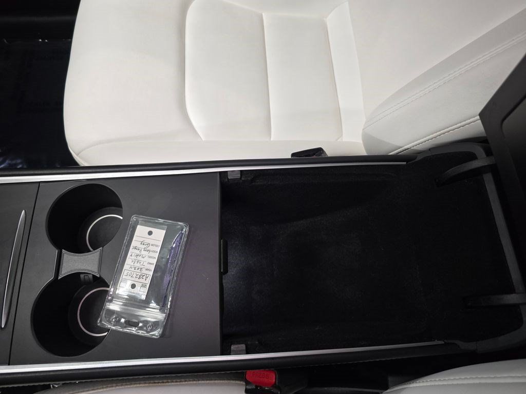 Used 2024 Tesla Model Y Long Range AWD/4WD image 28