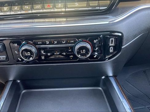 Used 2024 Chevrolet Silverado 2500 High Country w/ High Country Premium Package AWD/4WD image 16