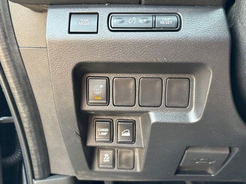 Used 2022 Nissan Frontier SV w/ Technology Package image 16