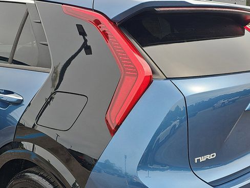 Used 2023 Kia Niro SX Touring FWD image 36