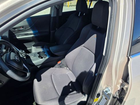 Used 2021 Toyota Venza LE w/ Carpet Mat Package (TMS) AWD/4WD image 21