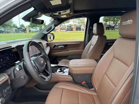 Used 2026 Chevrolet Tahoe High Country AWD/4WD image 6