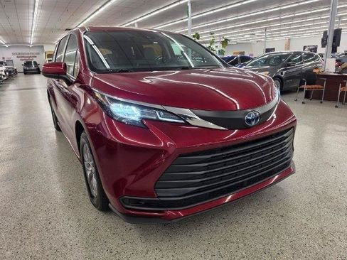 Used 2022 Toyota Sienna LE FWD image 4