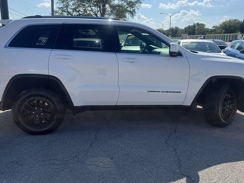 Used 2018 Jeep Grand Cherokee Laredo AWD/4WD image 10