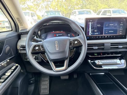 Certified 2023 Lincoln Corsair FWD w/ Equipment Group 101A image 17