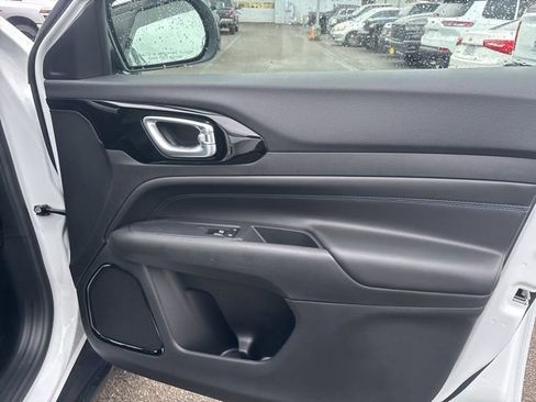 New 2026 Jeep Compass Latitude image 10