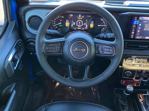 Used 2024 Jeep Wrangler Unlimited image 7