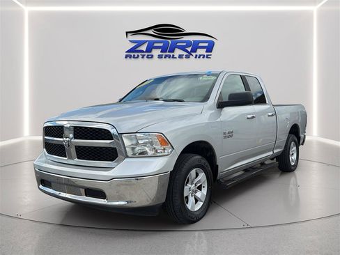 Used 2016 RAM 1500 Classic SLT AWD/4WD image 3