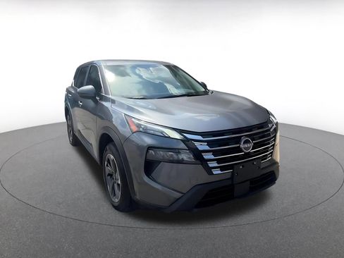Used 2025 Nissan Rogue SV FWD image 3