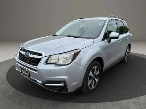 Used 2017 Subaru Forester 2.5i Premium w/ All-Weather Package AWD/4WD image 12