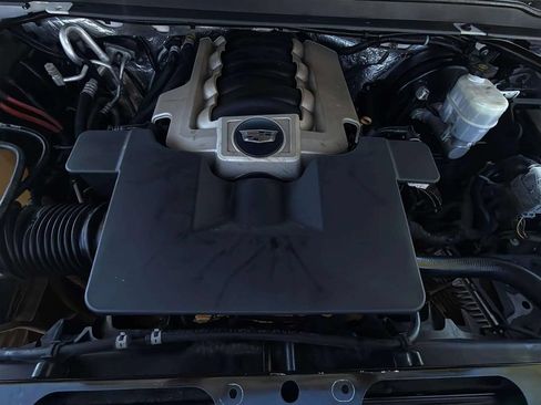 Used 2018 Cadillac Escalade Luxury AWD/4WD image 23
